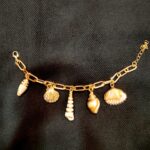 Anti Tanish Shell Charm Bracelet – Gold Tone Adjustable Bracelet with Natural Shell Pendants for Everyday & Casual Wear